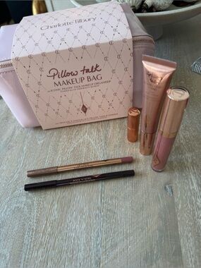 NIB Charlotte Tilbury Pillow Talk 6-Piece Full Face & Lip Set + Makeup Bag